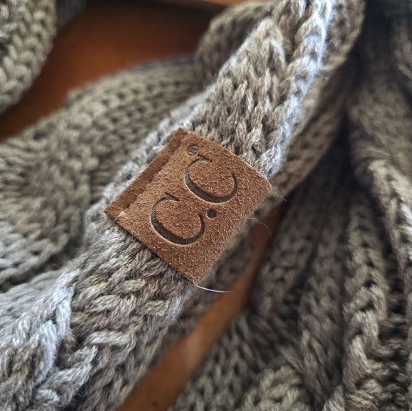 NEW knit infinite scarf. - Picture 5 of 5